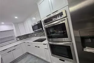 1736 Colorado Ave NE, Saint Petersburg, FL 33703 - Photo 17