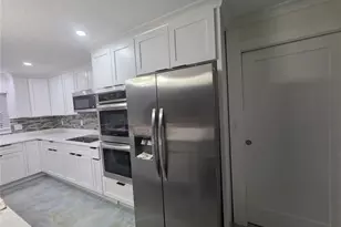 1736 Colorado Ave NE, Saint Petersburg, FL 33703 - Photo 3
