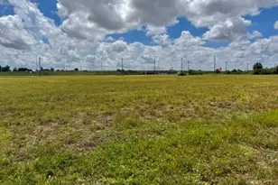 923 NW 32th Pl, Cape Coral, FL 33993 - Photo 1