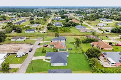 2805 26th St SW, Lehigh Acres, FL 33976 - Photo 7