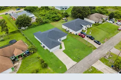 2805 26th St SW, Lehigh Acres, FL 33976 - Photo 3