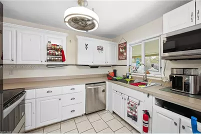 1526 NE 4th Ter, Cape Coral, FL 33909 - Photo 23