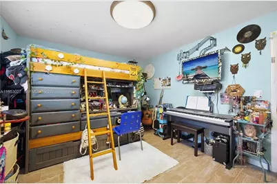 1526 NE 4th Ter, Cape Coral, FL 33909 - Photo 5