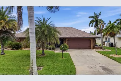 418 Avalon Dr, Cape Coral, FL 33904 - Photo 9