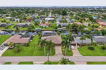 418 Avalon Dr, Cape Coral, FL 33904 - Photo 3