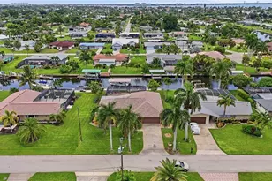 418 Avalon Dr, Cape Coral, FL 33904 - Photo 3