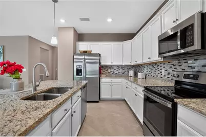 3943 E Hampton Cir, Alva, FL 33920 - Photo 3
