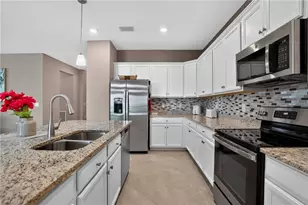 3943 E Hampton Cir, Alva, FL 33920 - Photo 3