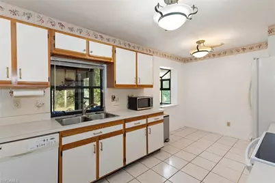 824 SW 13th Ave, Cape Coral, FL 33991 - Photo 5