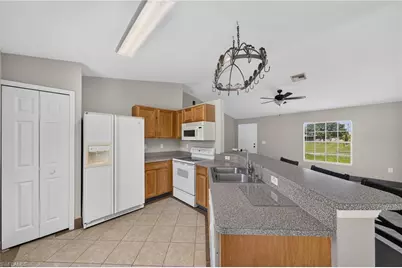 2102 NE 17th Ave, Cape Coral, FL 33909 - Photo 7