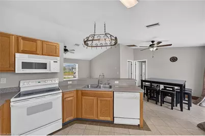2102 NE 17th Ave, Cape Coral, FL 33909 - Photo 9