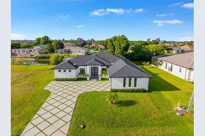 1902 NE 6th St, Cape Coral, FL 33909 - Photo 3
