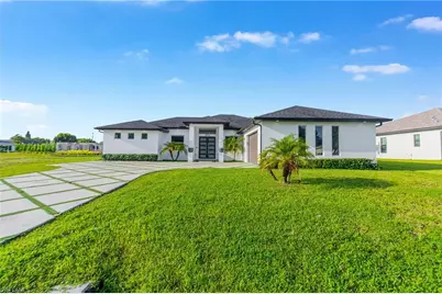 1902 NE 6th St, Cape Coral, FL 33909 - Photo 5