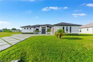 1902 NE 6th St, Cape Coral, FL 33909 - Photo 5
