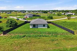 7004 Alfa Ct, Labelle, FL 33935 - Photo 3