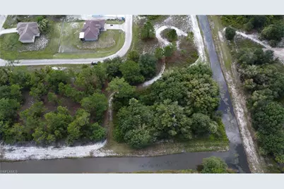 933 Memphis Ave, Lehigh Acres, FL 33974 - Photo 17