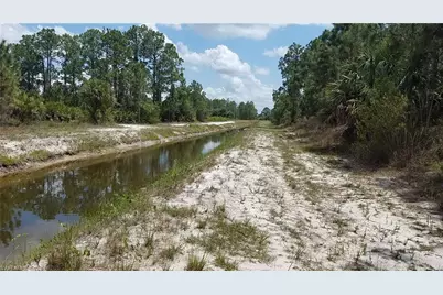 933 Memphis Ave, Lehigh Acres, FL 33974 - Photo 7