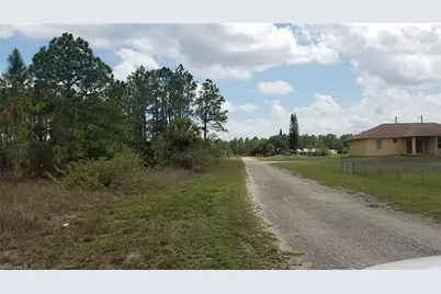 933 Memphis Ave, Lehigh Acres, FL 33974 - Photo 9