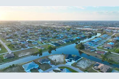 817 SW 8th St, Cape Coral, FL 33991 - Photo 5