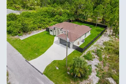 942 Kanuga St E, Lehigh Acres, FL 33974 - Photo 3