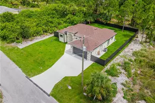 942 Kanuga St E, Lehigh Acres, FL 33974 - Photo 3