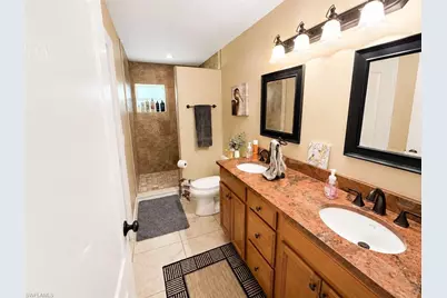 922 SE 1st Pl, Cape Coral, FL 33990 - Photo 7