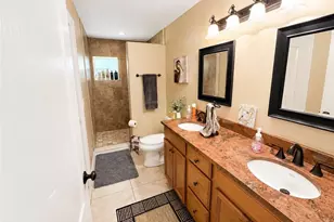 922 SE 1st Pl, Cape Coral, FL 33990 - Photo 7