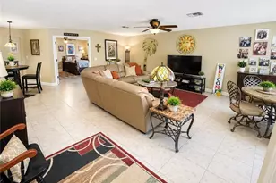922 SE 1st Pl, Cape Coral, FL 33990 - Photo 11