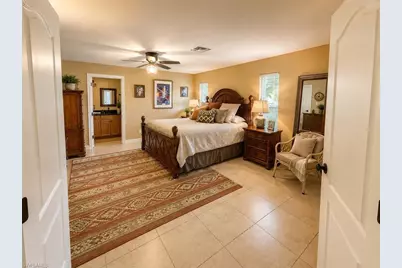 922 SE 1st Pl, Cape Coral, FL 33990 - Photo 3