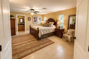922 SE 1st Pl, Cape Coral, FL 33990 - Photo 3