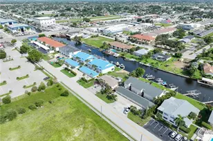 1705 SE 46th Ln, Cape Coral, FL 33904 - Photo 3