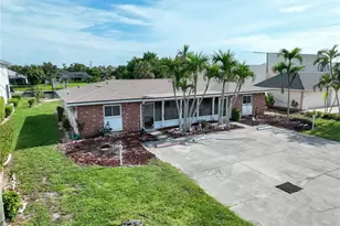 1705 SE 46th Ln, Cape Coral, FL 33904 - Photo 15