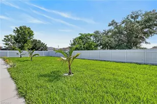 1005 NE 1st Pl, Cape Coral, FL 33909 - Photo 39