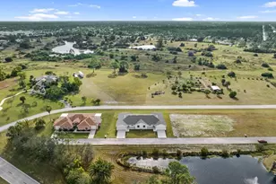 628 Falls Ln, Lehigh Acres, FL 33974 - Photo 7