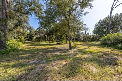 19040 Fox Run Rd, Alva, FL 33920 - Photo 5