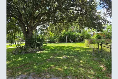 615 New Market Rd W, Immokalee, FL 34142 - Photo 7