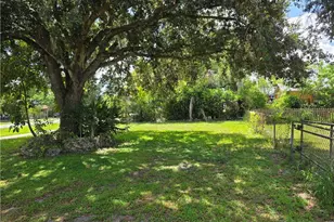 615 New Market Rd W, Immokalee, FL 34142 - Photo 7