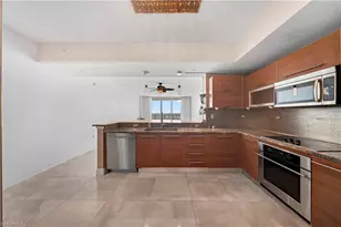 3000 Oasis Grand Blvd, Fort Myers, FL 33916 - Photo 5