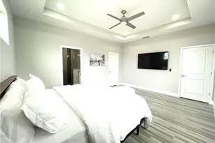 812 SW 8th Pl, Cape Coral, FL 33991 - Photo 11