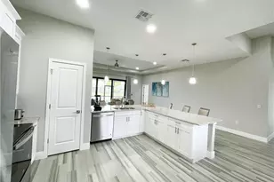 812 SW 8th Pl, Cape Coral, FL 33991 - Photo 3