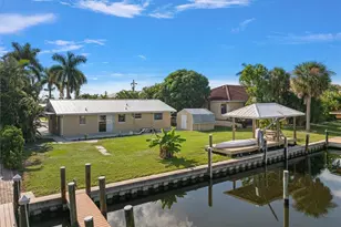 2727 Sanderling Ct, Saint James City, FL 33956 - Photo 5