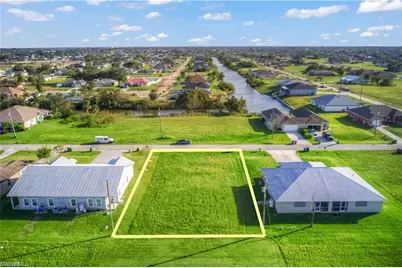 833 NE 15th Ln, Cape Coral, FL 33909 - Photo 3