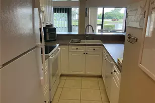 5550 Trailwinds Dr, Fort Myers, FL 33907 - Photo 7