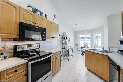 1815 NE 2nd Pl, Cape Coral, FL 33909 - Photo 11