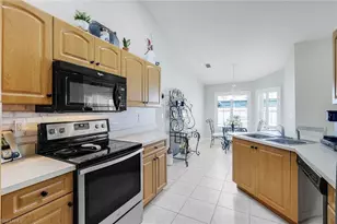 1815 NE 2nd Pl, Cape Coral, FL 33909 - Photo 11