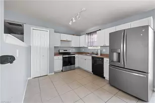 2028 NE 17th Pl, Cape Coral, FL 33909 - Photo 5