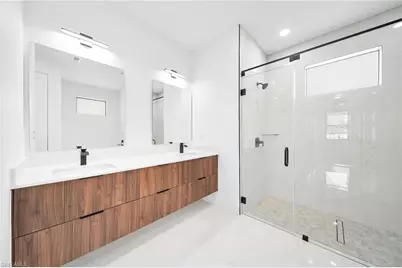513 NE 15th Ter, Cape Coral, FL 33909 - Photo 17