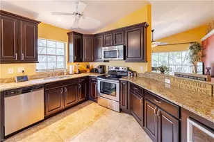 3705 Fieldstone Blvd, Naples, FL 34109 - Photo 9