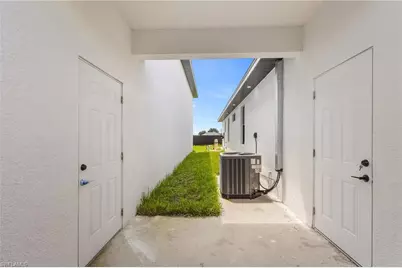 1018 NE Juanita Pl, Cape Coral, FL 33909 - Photo 37