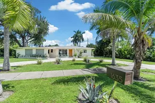 1635 Grove Ave, Fort Myers, FL 33901 - Photo 1